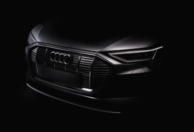 Voorkant van een Audi in het donker
